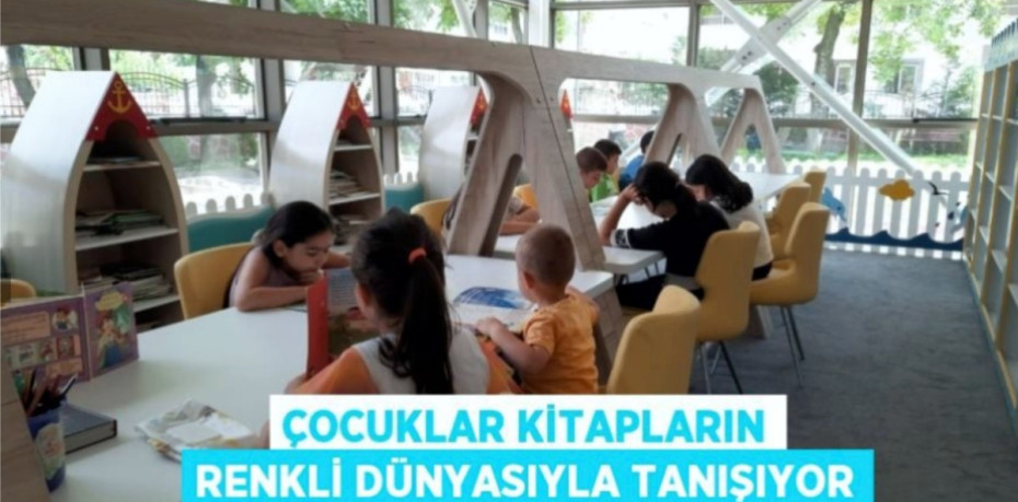 Çocuklar kitapların renkli dünyasıyla tanışıyor