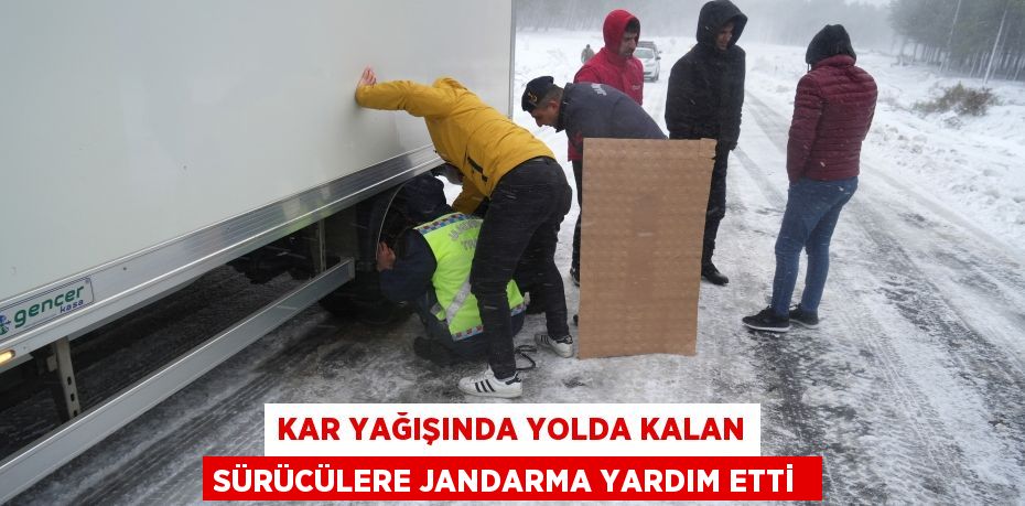 Kar yağışında yolda kalan sürücülere jandarma yardım etti 