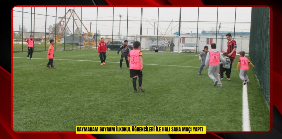 Kaymakam Bayram ilkokul öğrencileri ile halı saha maçı yaptı